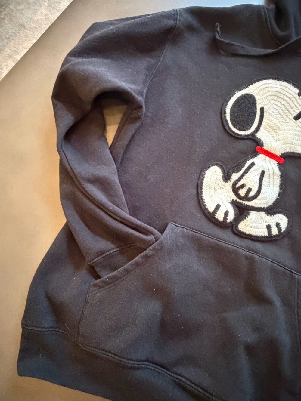 PEANUTS… SNOOPY Patch… Black Hoodie SZ Small - Picture 4 of 9